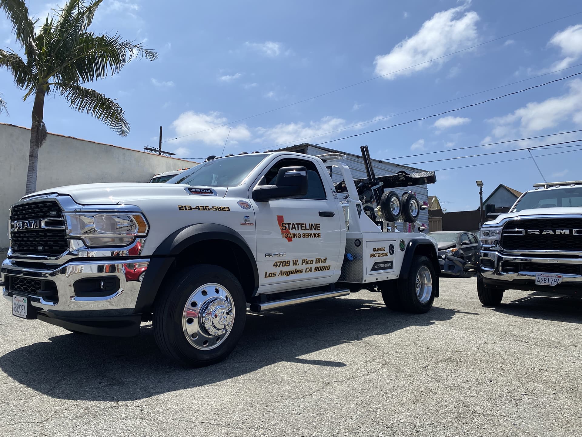 Stateline Towing Service tow truck in Los Angeles