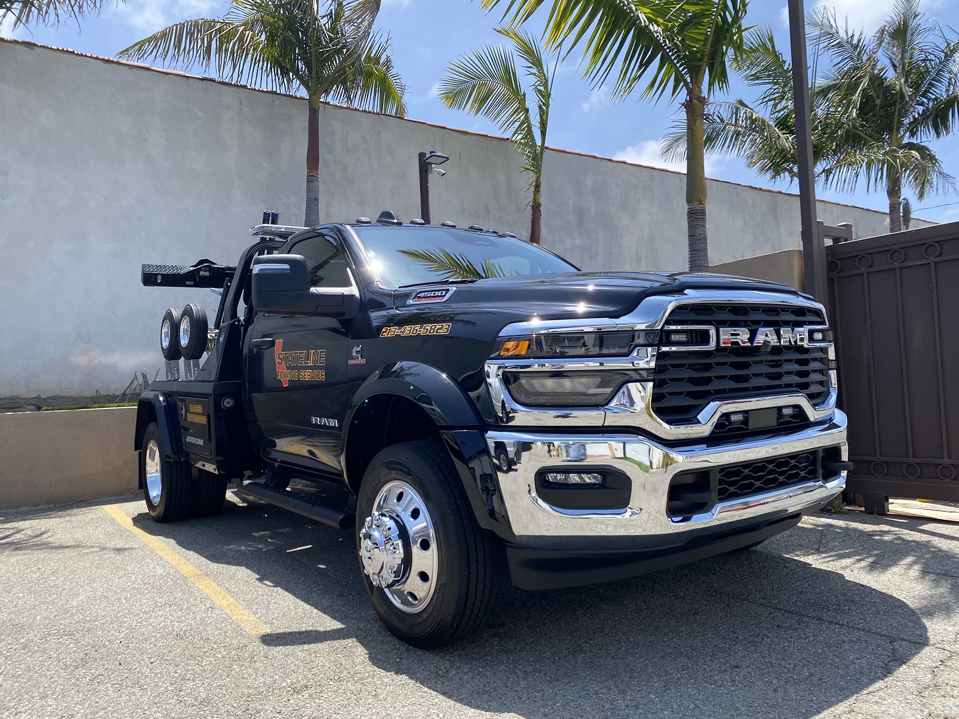 Stateline Towing Service tow truck in Los Angeles